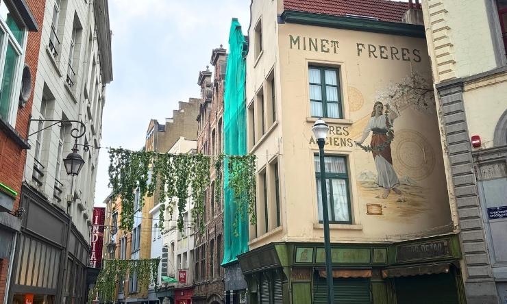 Rue des Éperonniers: