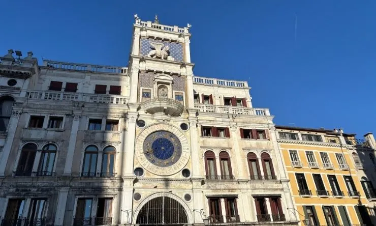 Venedik Astrolojik Saat Kulesi